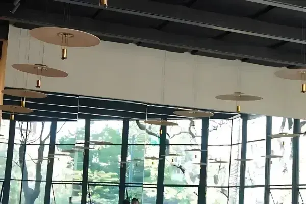 techo con recubrimiento acústico