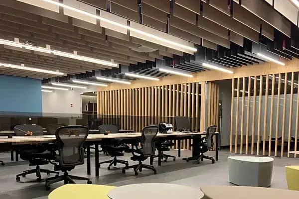 oficina con recubrimiento acústico